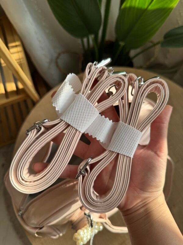 img_9987 حقيبة واسعة لون وردي فاتج (مع المداليات)