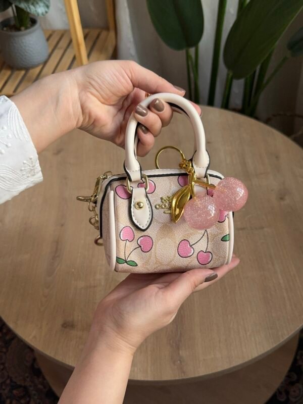 img_0805 حقيبة coach لون بيجي (بدون المداليه)