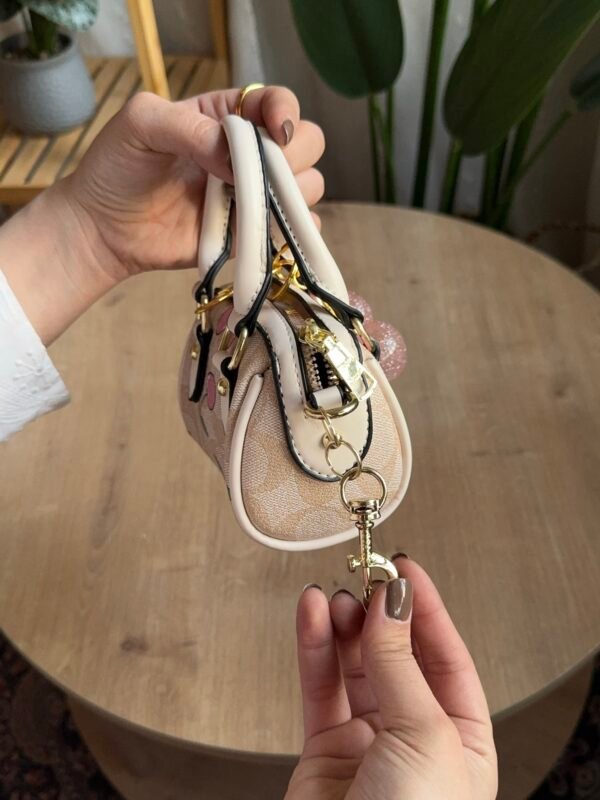 img_0816 حقيبة coach لون بيجي (بدون المداليه)