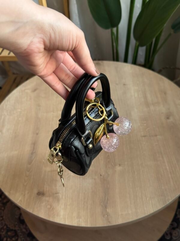 حقيبة coach لون اسود (بدون المداليه)