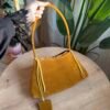 حقيبة مخمل لون اصفر