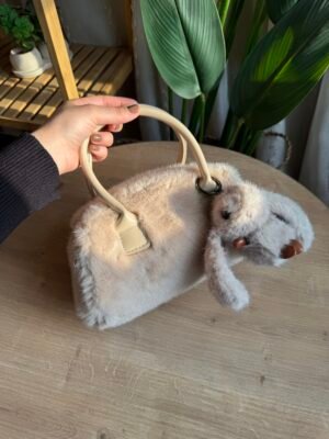 حقيبة فرو لون اوف وايت