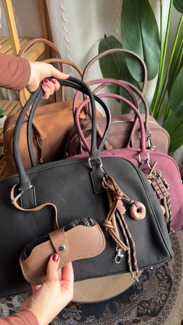 حقيبة مخمل لون اسود (مع المداليات)