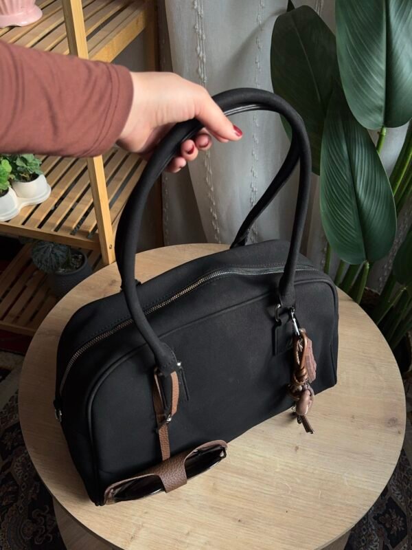 حقيبة مخمل لون اسود (مع المداليات)