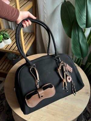 حقيبة مخمل لون اسود (مع المداليات)