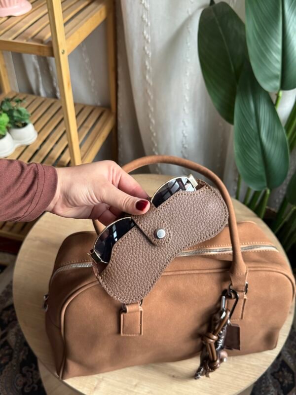 img_2196 حقيبه مخمل لون بني فاتح(مع المداليات)