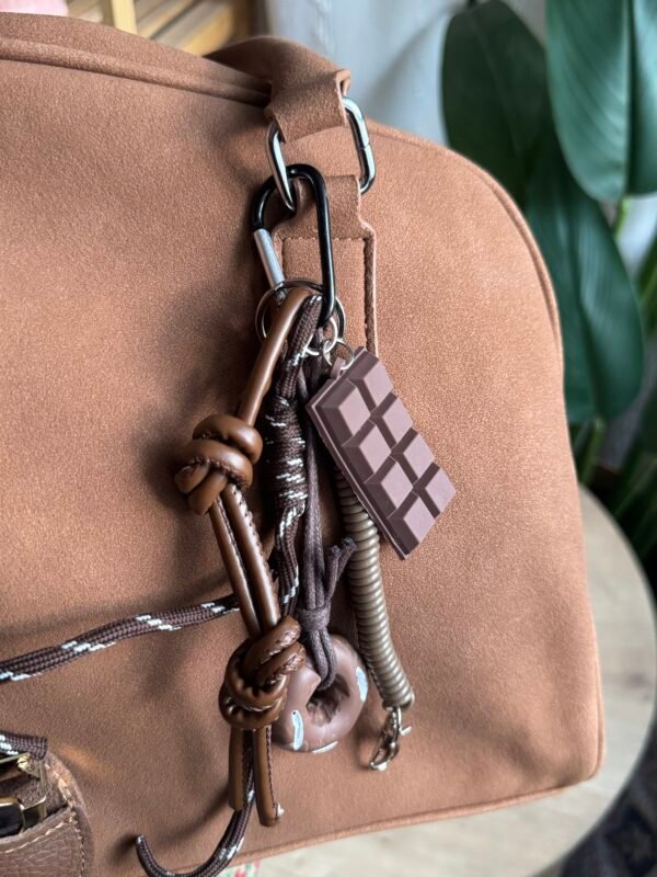 img_2200 حقيبه مخمل لون بني فاتح(مع المداليات)