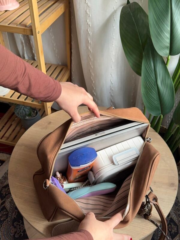 img_2210 حقيبه مخمل لون بني فاتح(مع المداليات)