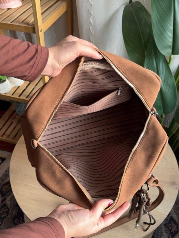 img_2216 حقيبه مخمل لون بني فاتح(مع المداليات)