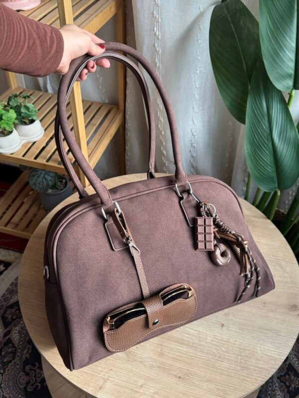 حقيبة مخمل لون بني ككوي(مع المداليات)