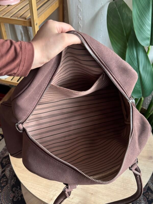 حقيبة مخمل لون بني ككوي(مع المداليات)