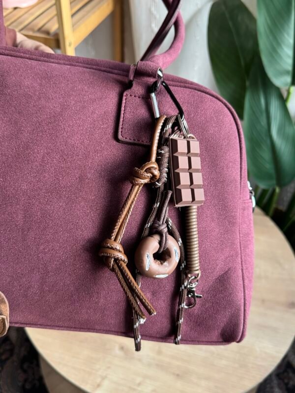 img_2254 حقيبة مخمل لون ماروني(مع المداليات)