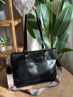 حقيبه لون اسود