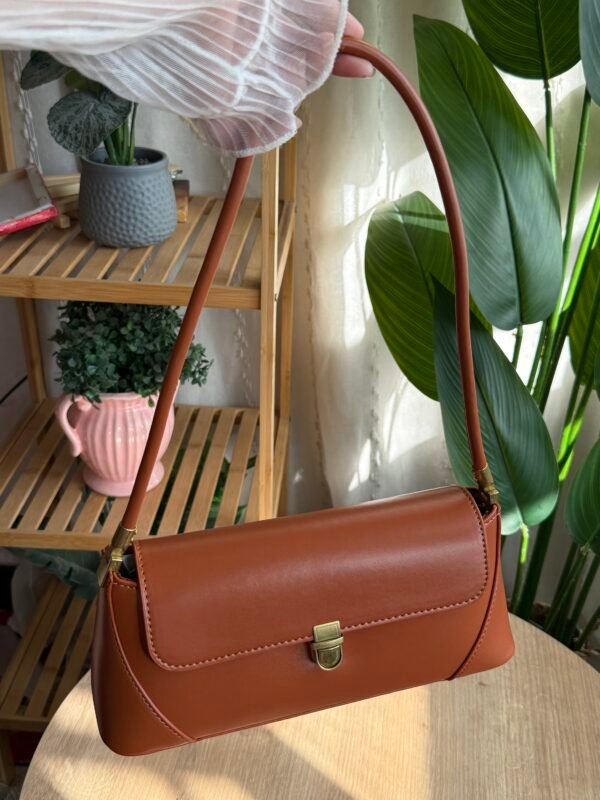 حقيبه لون حني