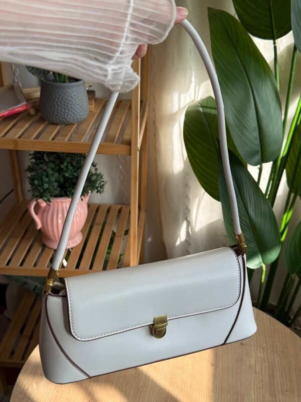 حقيبه لون ابيض